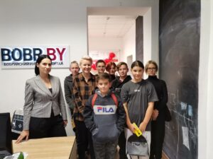 Read more about the article Как студенты медиашколы сходили на экскурсию в BOBR.by