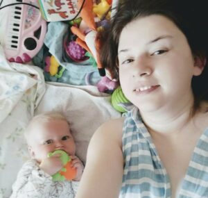 Read more about the article «Чаму вы катаеце нежывое дзіця?». Бабруйчанка Ася Траяноўская – пра тое, як гэта: быць маці, калі ты ў інвалідным вазку
