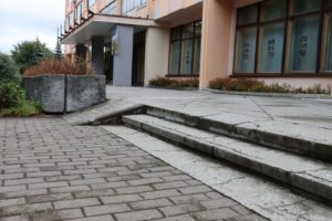 Read more about the article Дзе ў нашым горадзе чакаюць вазочнікаў? Абмеркавалі з бабруйчанкамі даступнасць культурніцкіх месцаў, кавярняў і лякарняў