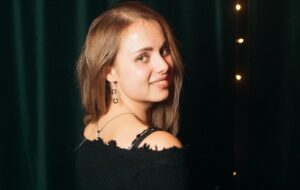 Read more about the article «Адчайныя часы патрабуюць адчайных крокаў». Як бабруйчанка Наталля Сайед стала спявачкай у Гішпаніі