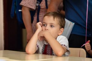 Read more about the article «Яшчэ нядаўна дзяцей з асаблівасцямі ў Грузіі хавалі ад грамадства». Беларуская журналістка змагаецца за права на адукацыю сына з аўтызмам