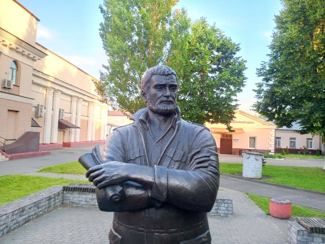 Read more about the article «Хацелася б, каб Севела вярнуўся ў Бабруйск». Ці з’явіцца ў нашым горадзе музей яго выбітнага нарадзінца?