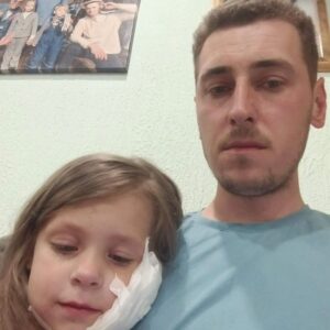 Read more about the article Дачку кіраўніка “Справядлівай дапамогі” пакусаў сабака. Патрэбная дапамога
