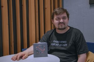 Read more about the article У бабруйца Алеся Сьнега выйшаў паэтычны зборнік у эма-стылі