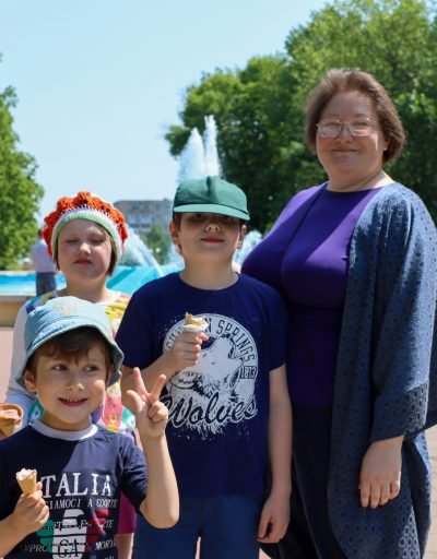 Мая Церакулава з дзецьмі. Фота: 1387.io